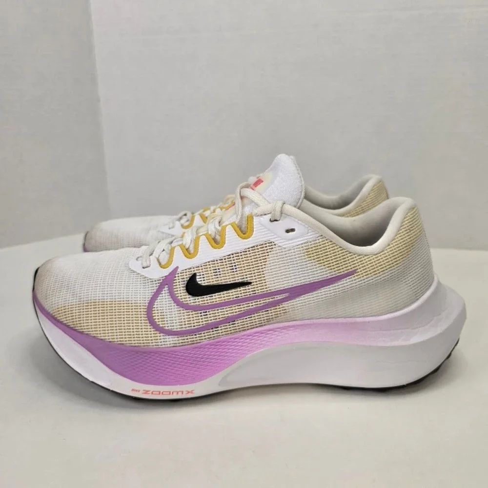 Nike Womens 9.5 Zoom Fly 5 Running Shoes White Rush Fuchsia Purple DM8974-100